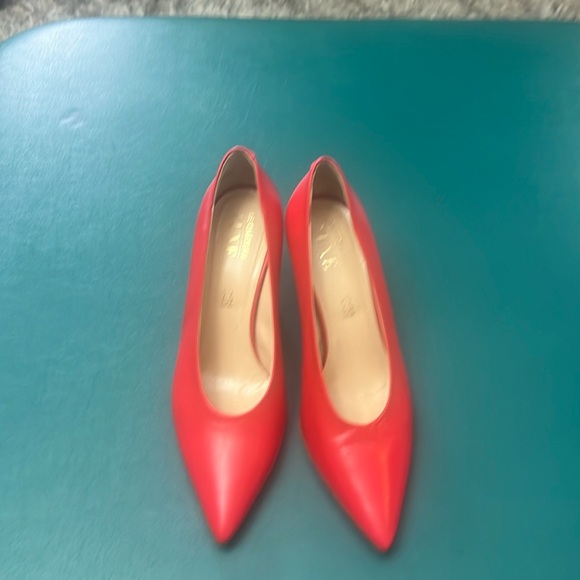 Almost new. - Picture 1 of 6